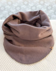 Fleece-Schal in "chocolate", liegt auf hellem Hintergrund