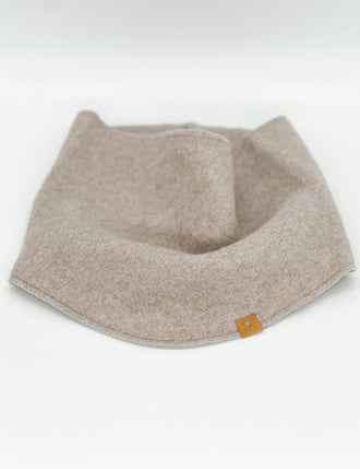 Fleece-Loopschal in "beige", liegt auf weißem Hintergrund